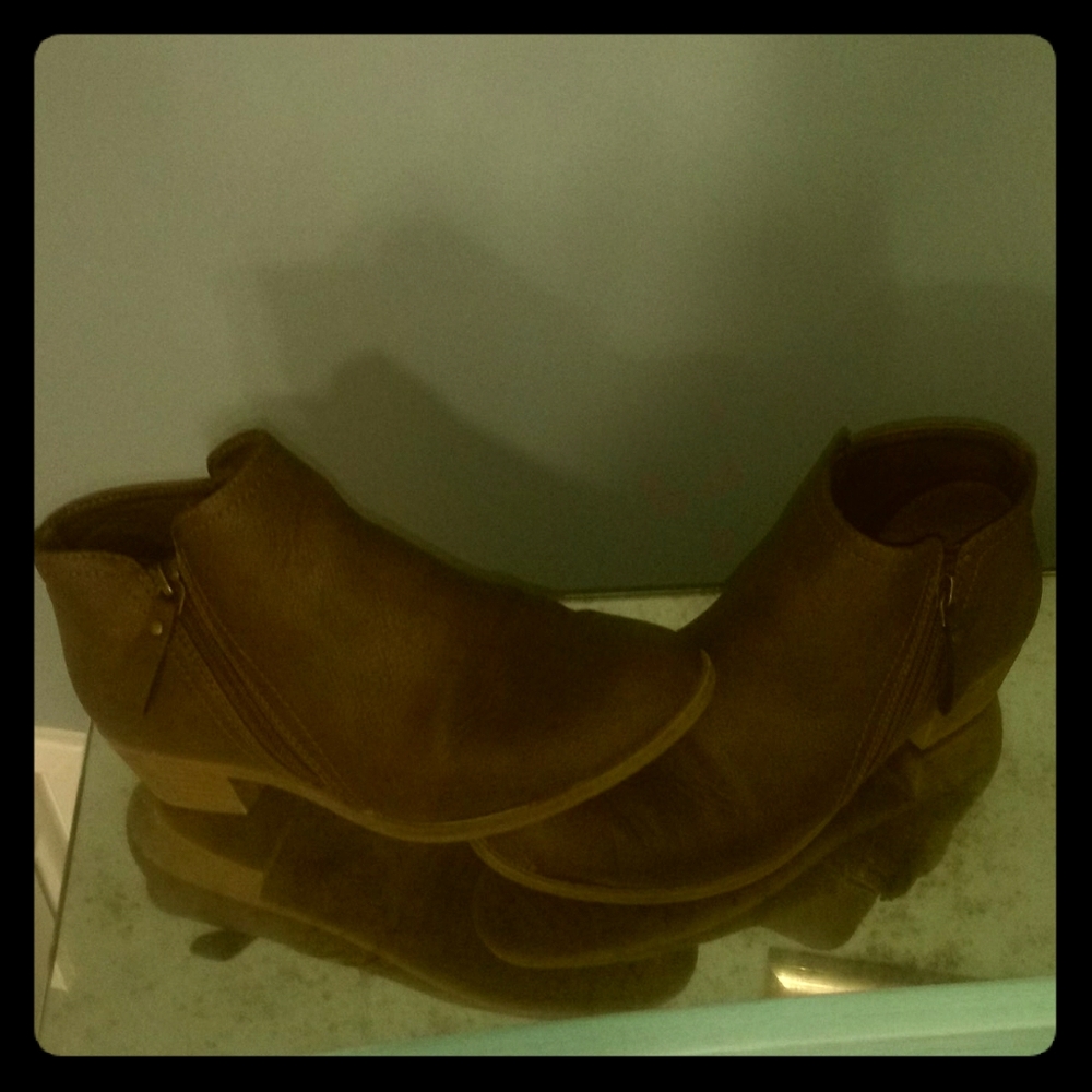 Super Cute Brown Leather Booties